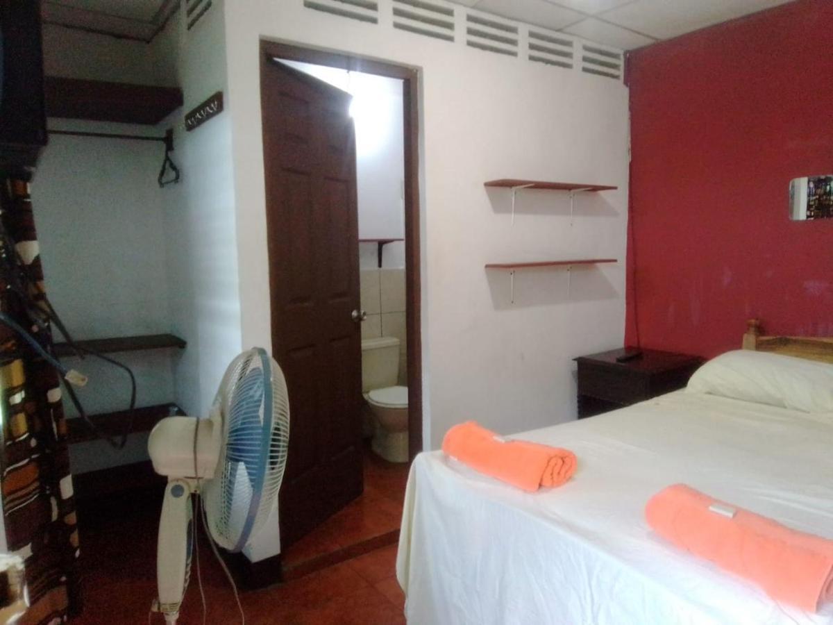 Hostal El Jardin León Buitenkant foto