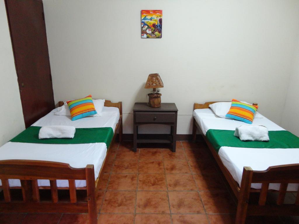 Hostal El Jardin León Buitenkant foto