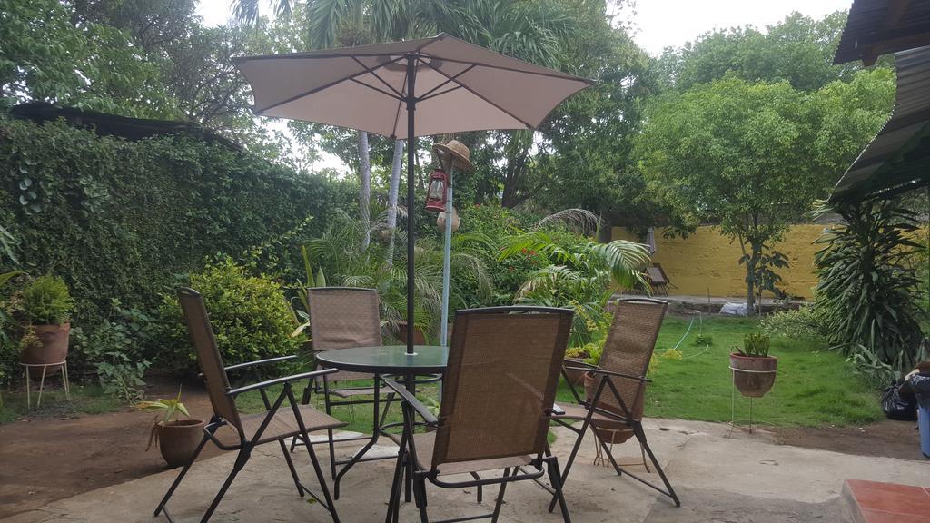 Hostal El Jardin León Buitenkant foto
