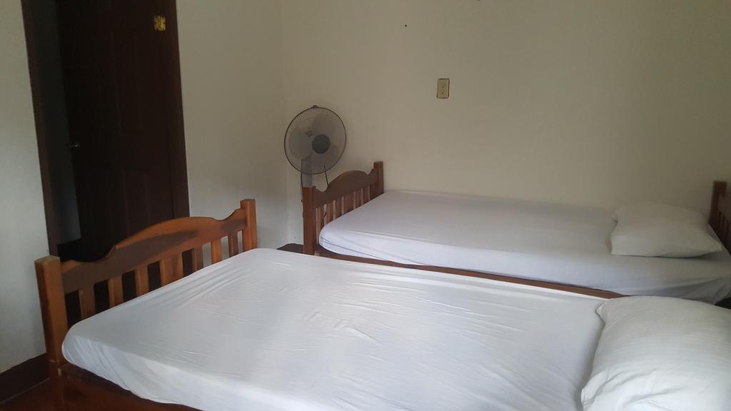 Hostal El Jardin León Buitenkant foto