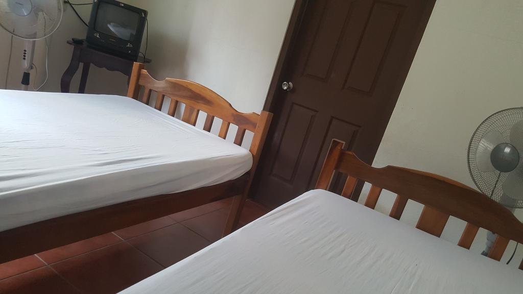 Hostal El Jardin León Buitenkant foto