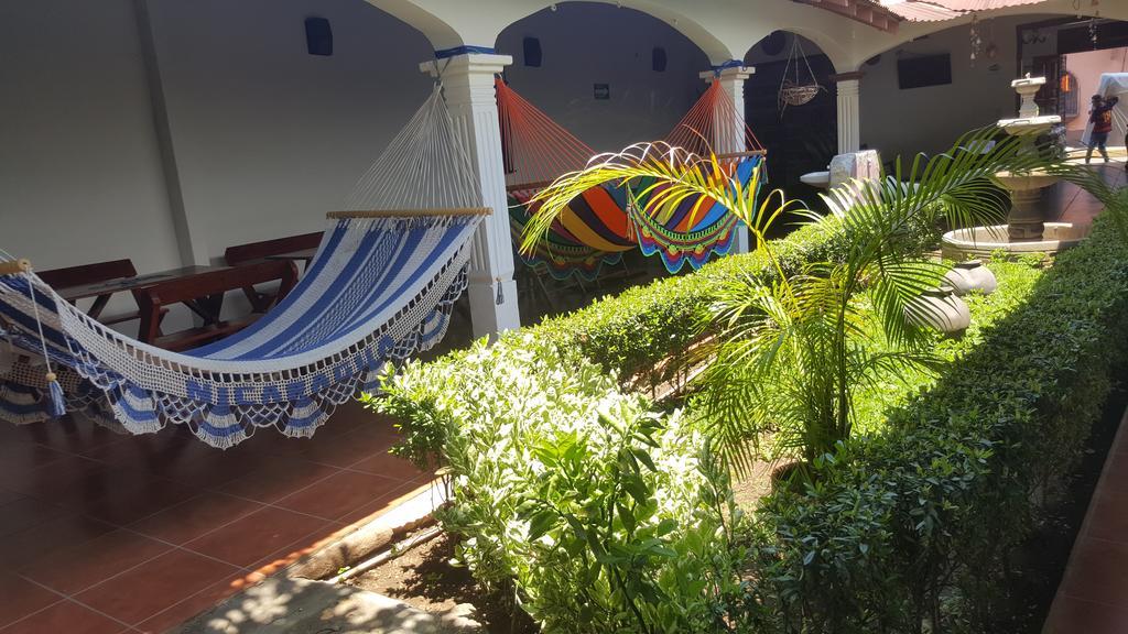 Hostal El Jardin León Buitenkant foto