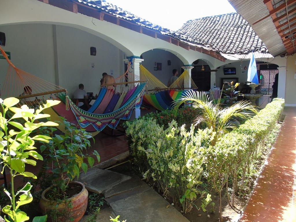 Hostal El Jardin León Buitenkant foto